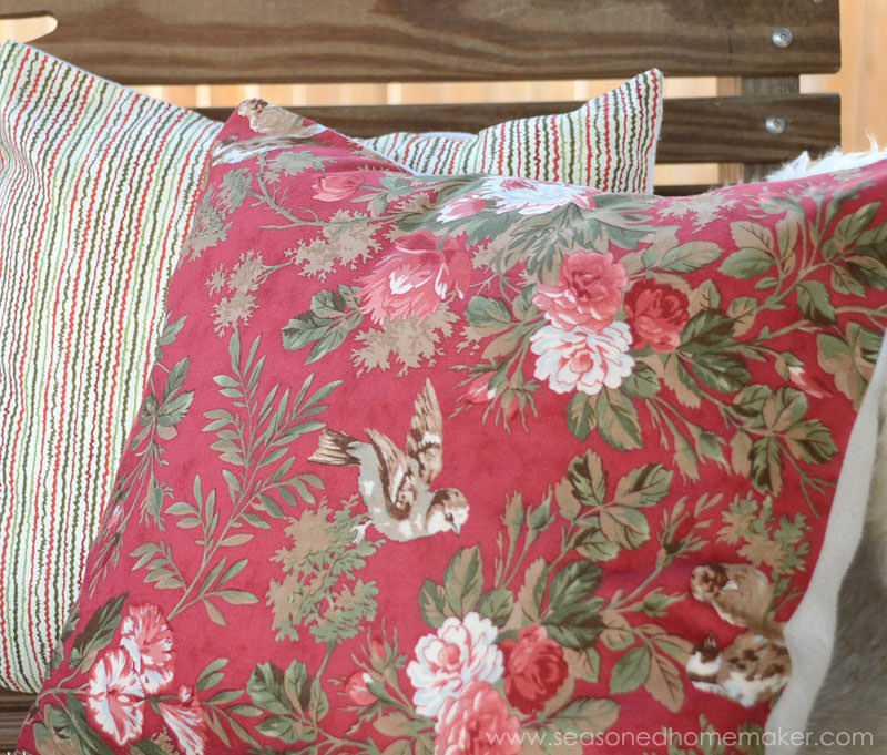 Simple-to-Sew Holiday Pillows - Photo by Leslie Rutland/The Seasoned Homemaker (HobbyFarms.com)