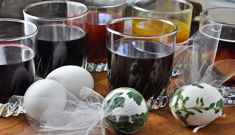 dyeing-easter-eggs